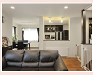 濃い色合いで味わいのある家